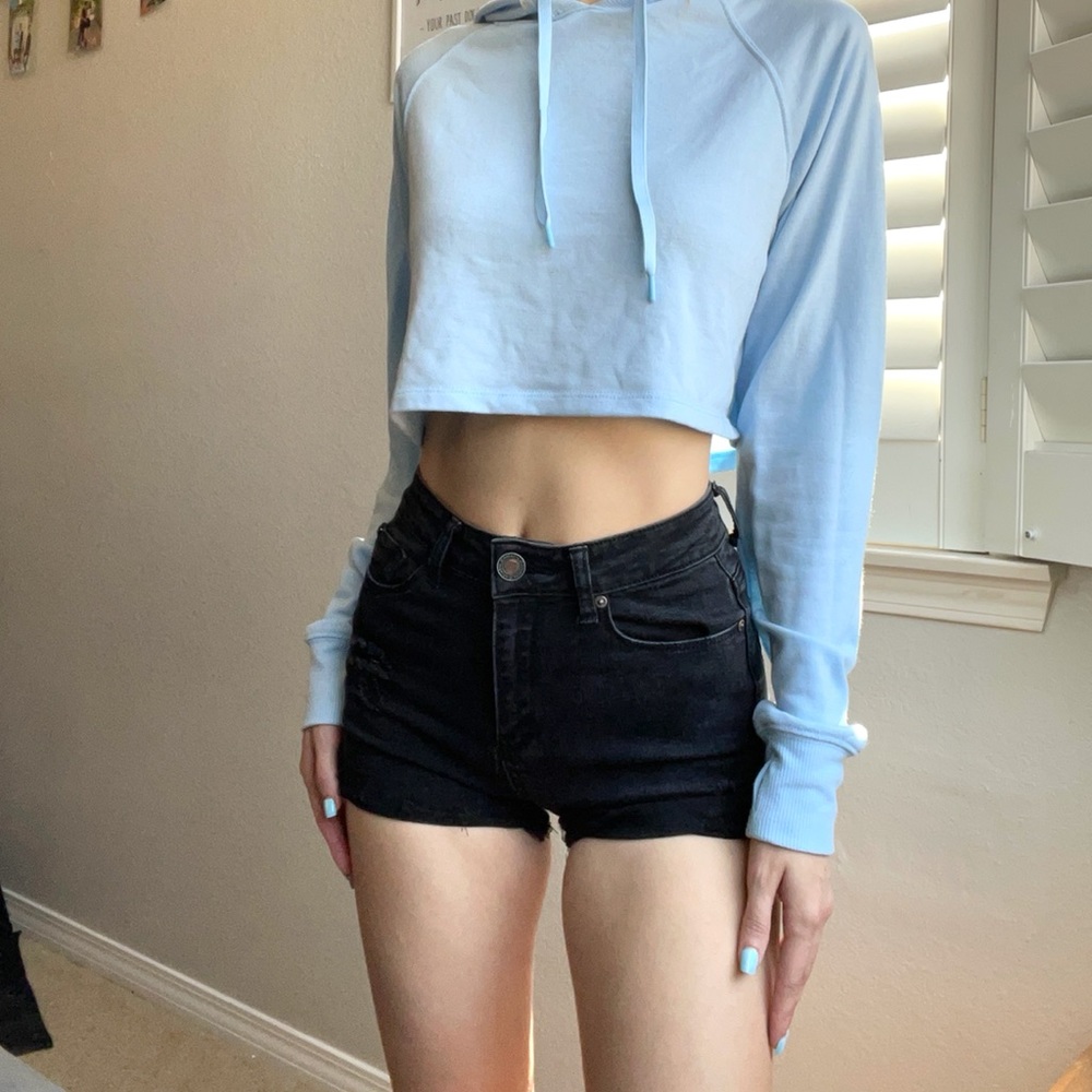 Baby blue crop top pullover!